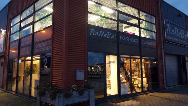 Kom langs bij de showroom van RoHeBa in Rhenen | meubel stoffering, horren en zonwering